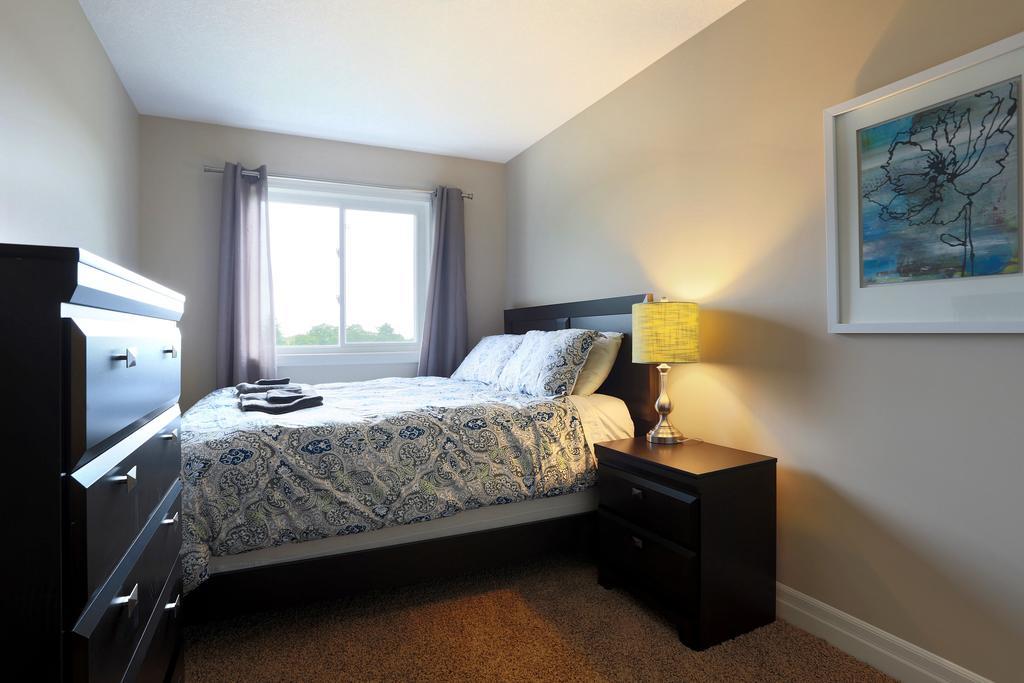 Boardwalk Homes - Executive Guest Rooms & Townhomes Kitchener Camera foto