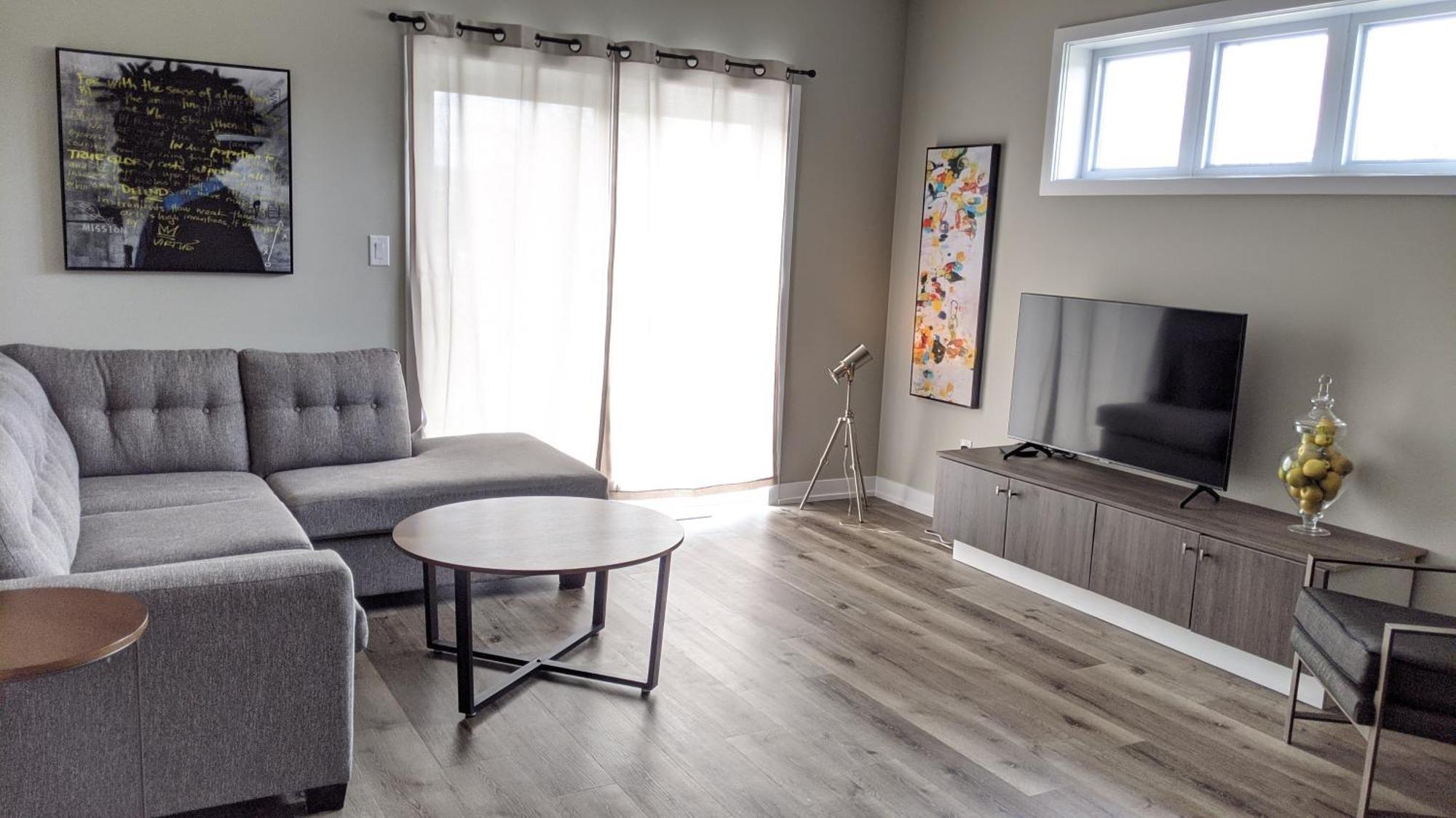 Boardwalk Homes - Executive Guest Rooms & Townhomes Kitchener Esterno foto