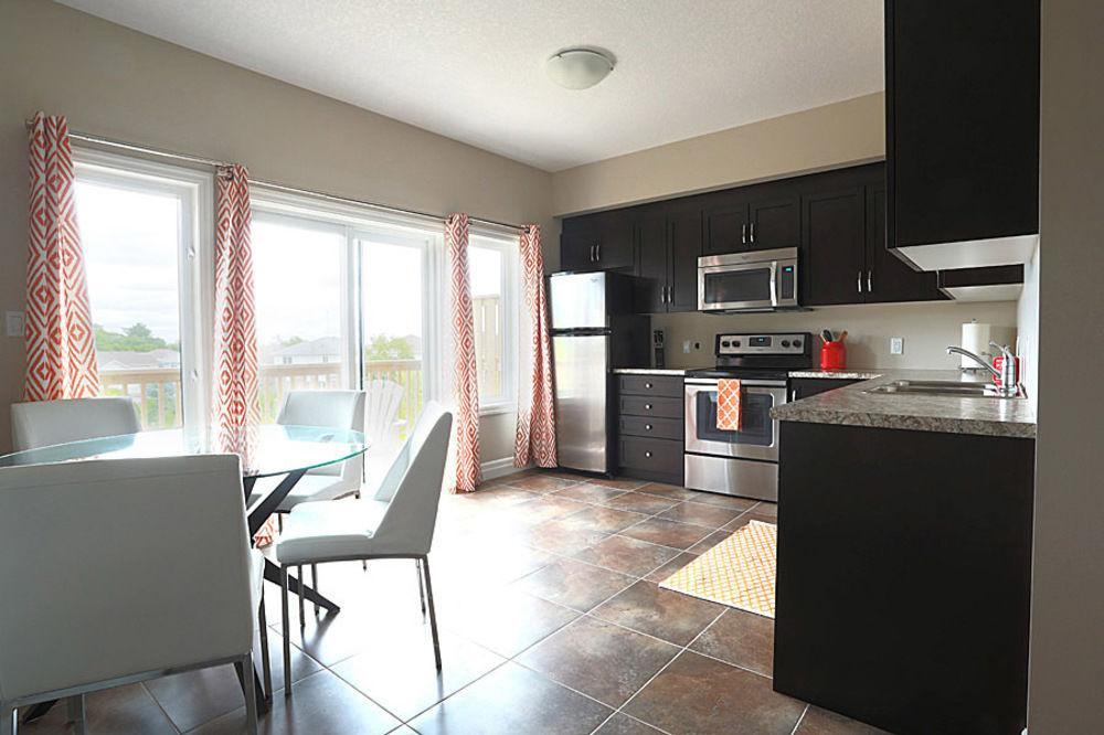 Boardwalk Homes - Executive Guest Rooms & Townhomes Kitchener Esterno foto