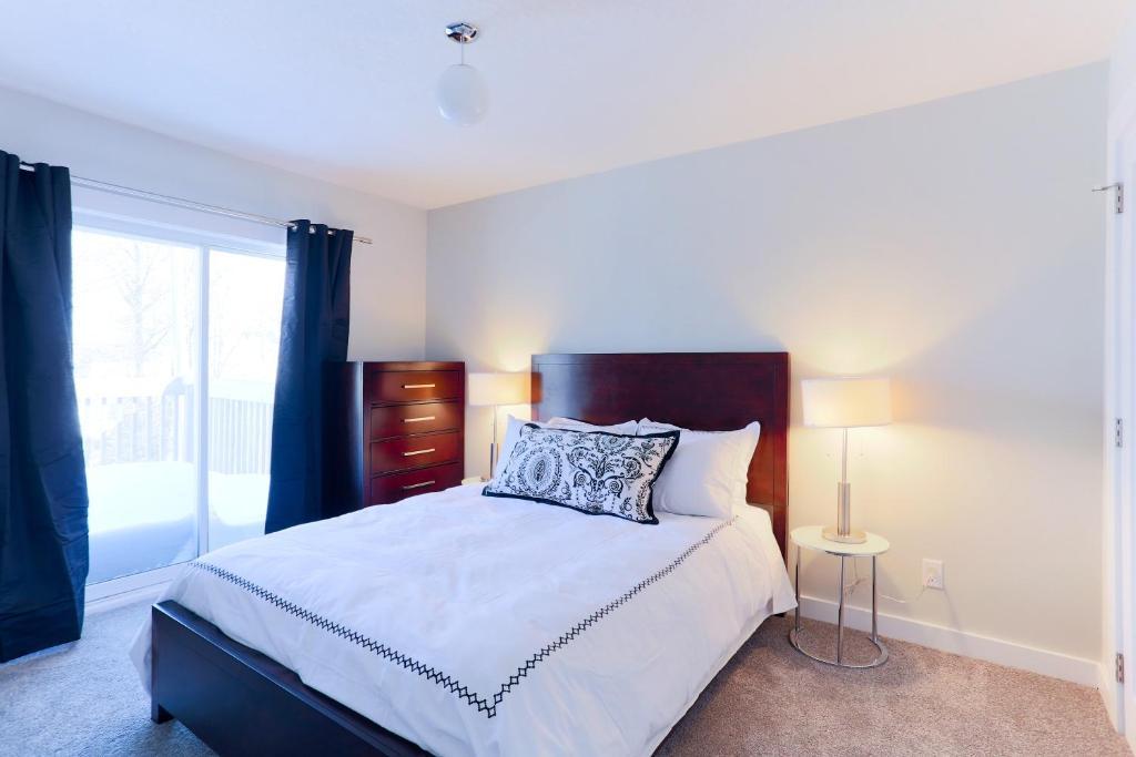 Boardwalk Homes - Executive Guest Rooms & Townhomes Kitchener Esterno foto